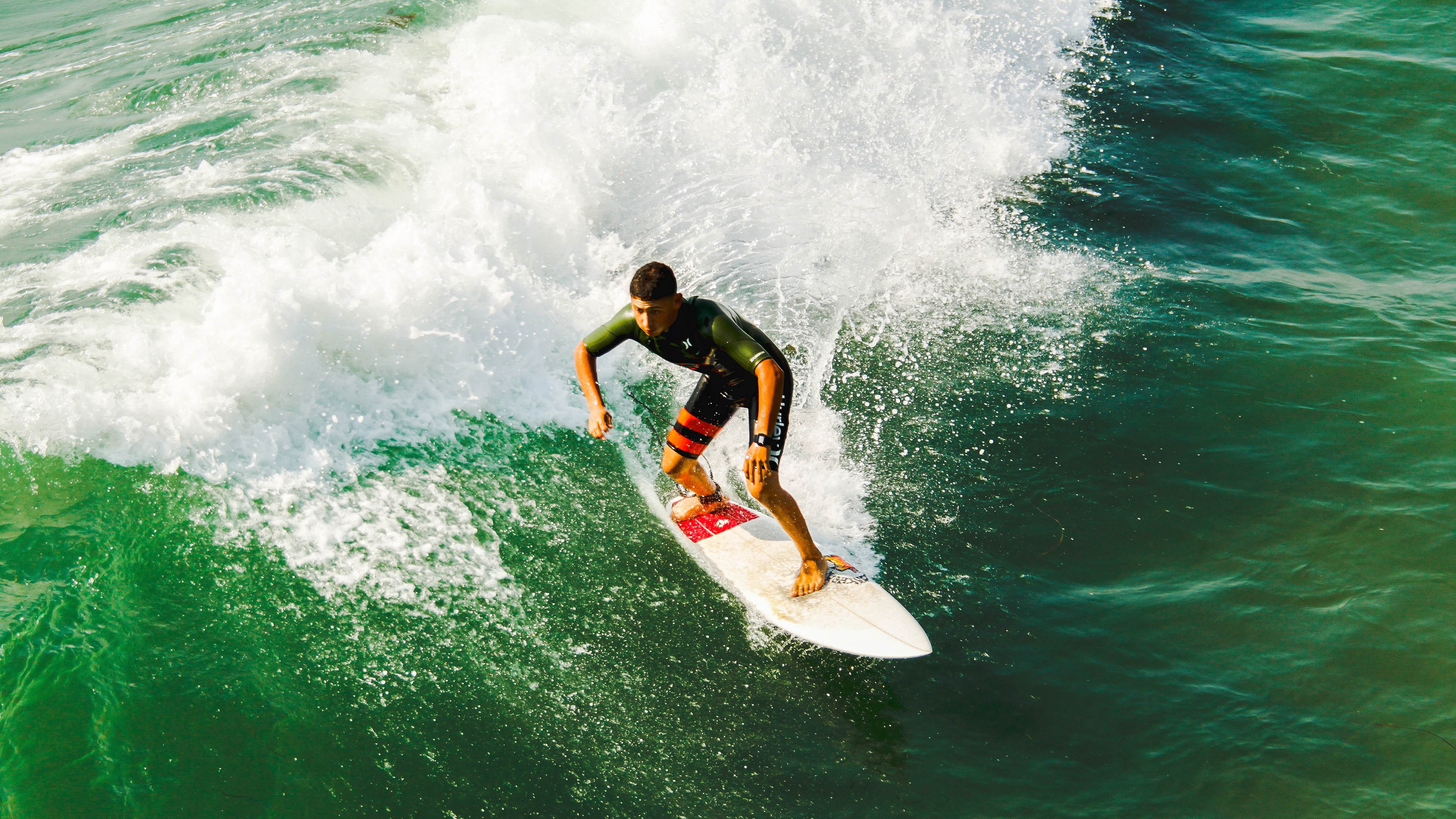 国足高压防守下控球球员选择策略分析，足球高压战术